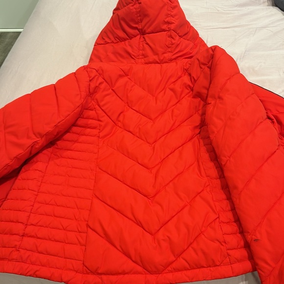 Red puffy jacket - Picture 4 of 6